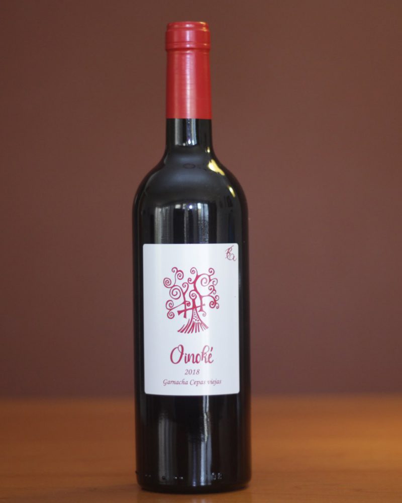 vino-oinoke-2018-botella-bodegas-camiruaga-800x1000.jpg