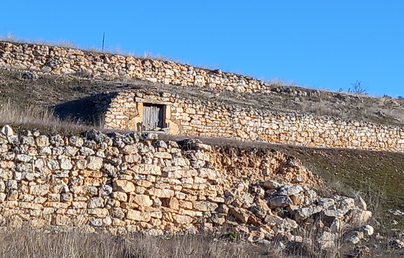 Algunas bodegas a las afueras edited