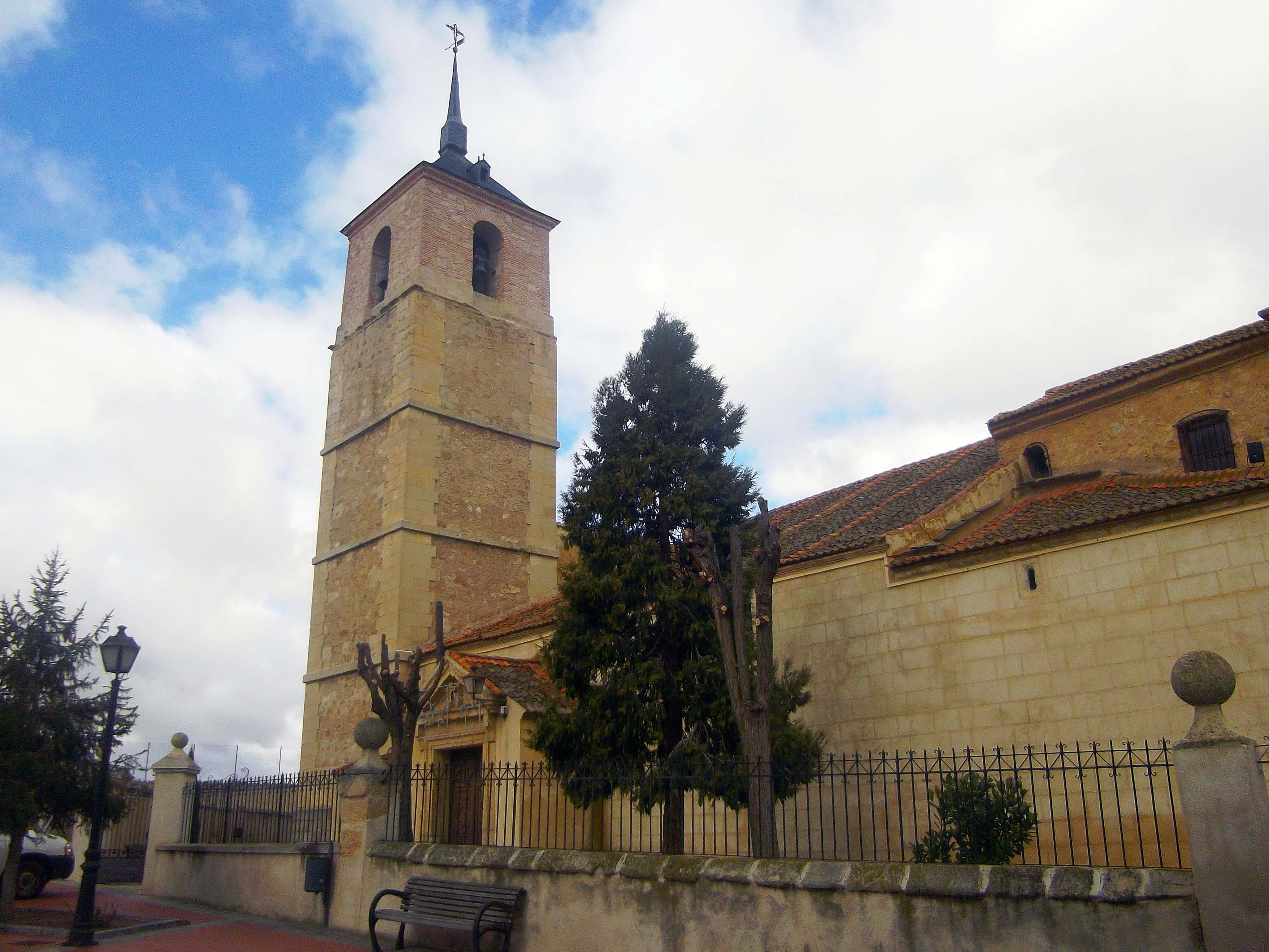 torre campanario de la iglesia retocada 