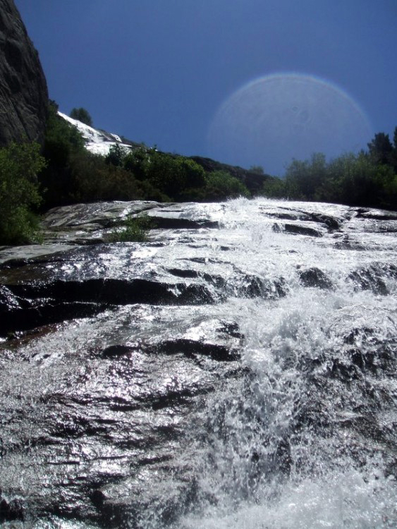Cascada de Agua de El Chorro Grande que está dividida en 3 etapas con un total de 80 metros