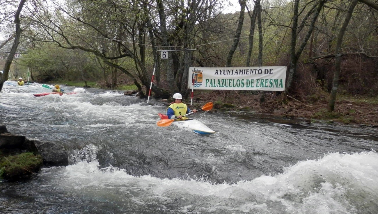 Competición de Piragüismo en la zona de Entreaguas