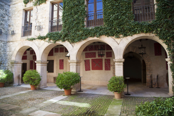 FRONTAL-PATIO-CASTILNOVO-min-RED.jpg