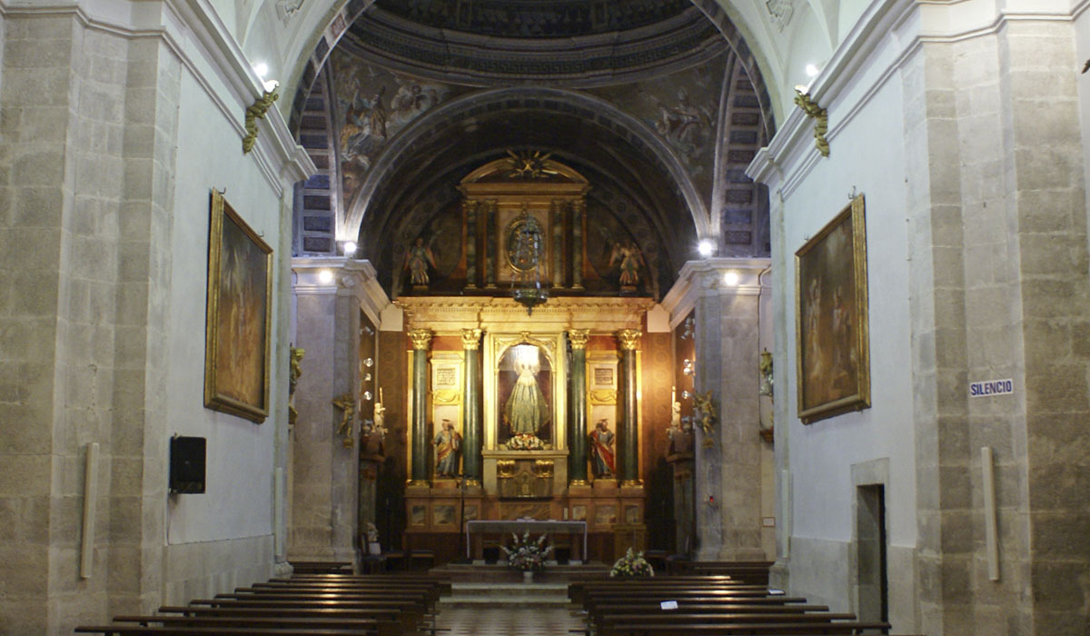 Interior del santuario