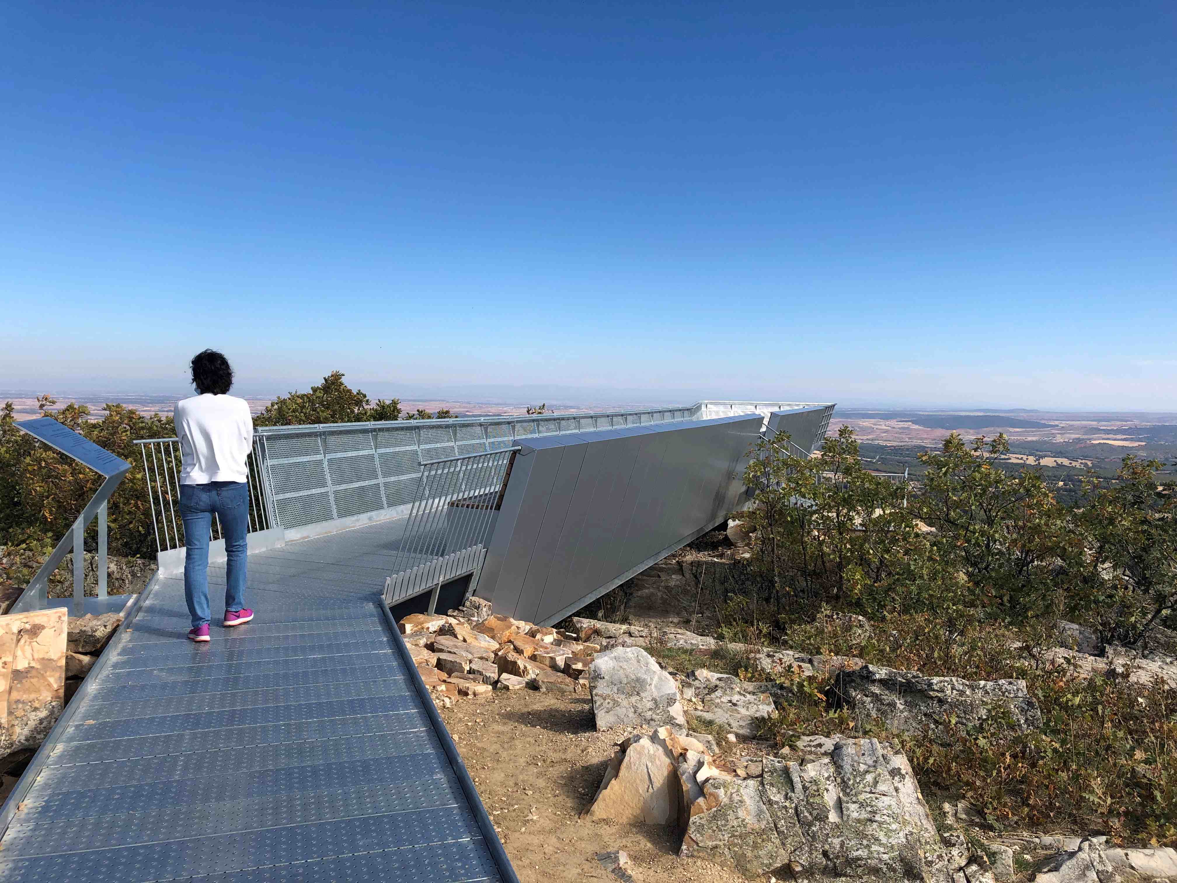 El mirador de Peñas Llanas, en la localidad segoviana de Riaza, premio de arquitectura por su “reciclabilidad y sostenibilidad”