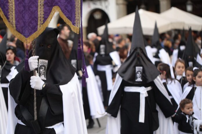 Pueblos-para-vivir-la-Semana-Santa-en-Segovia-696x464.jpg