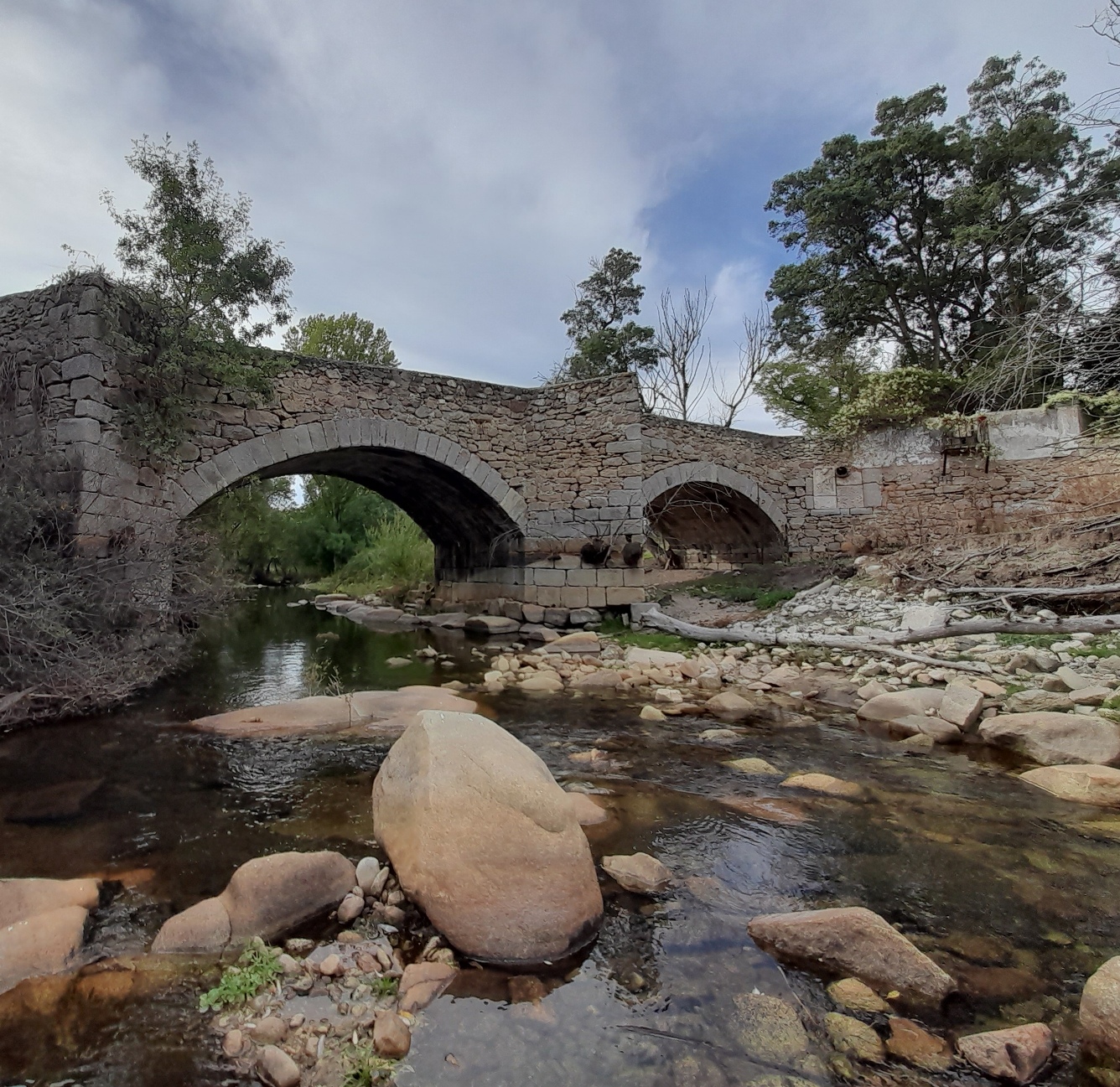 Puente_del_molino_en_el_Espinar_B.jpg