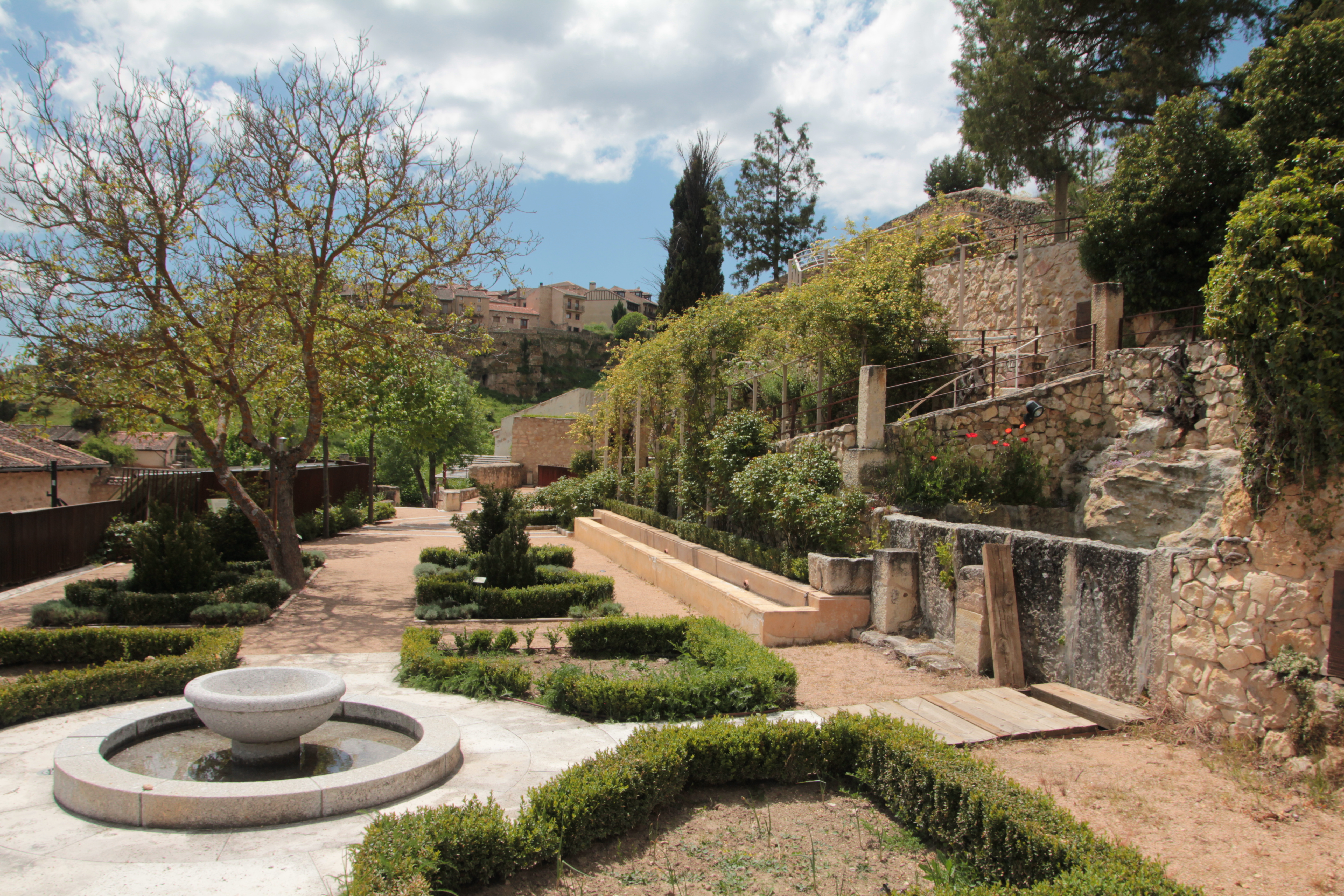 Casa del guila Imperial Jardines San Miguel