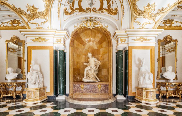 La escultura de Apolo, del Palacio Real de La Granja, recupera su meñique