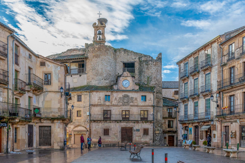 sepulveda-segovia-spain-03-17-2018-square-and-facade-of-the-town-hall-of-the-village-of-sepulveda-1.jpg