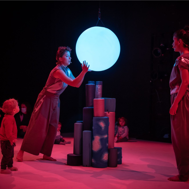 Teatro Juan Bravo - Univers (Teatro para bebés)